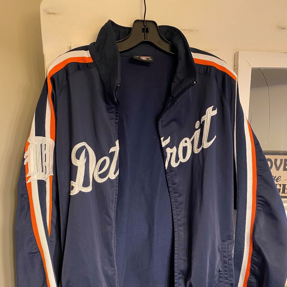 Detroit tigers jacket mens large